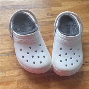 white crocs fluffy inside size C12